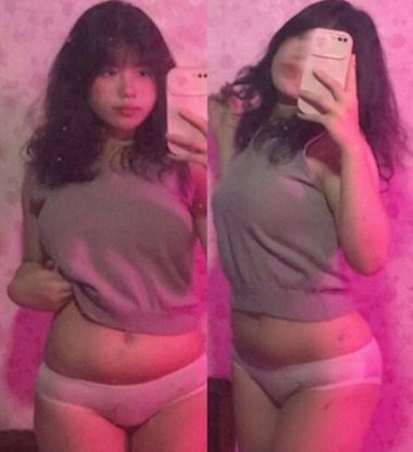 Cô ấy thích nhún như máy